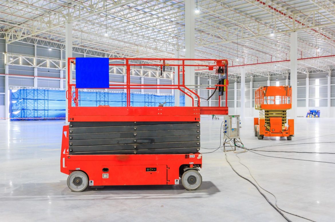 scissor lifts in Dubai